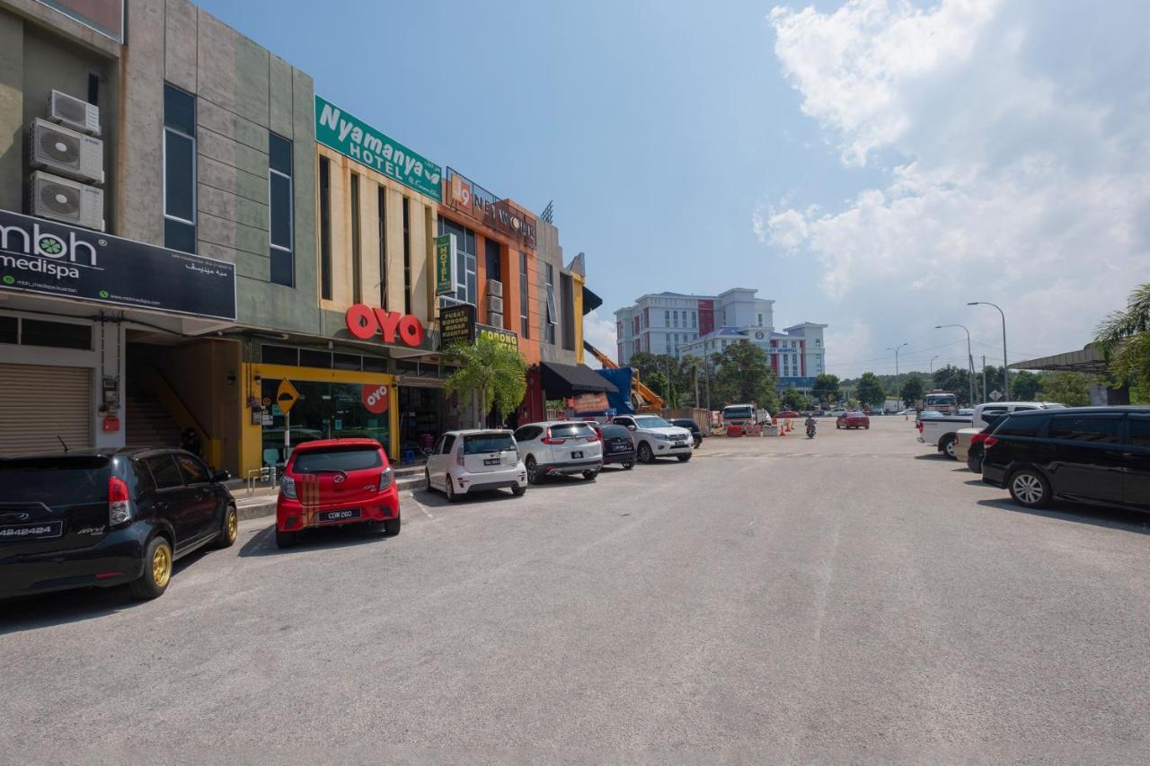 Oyo 89981 Nyamanya Hotel Kuantan Extérieur photo