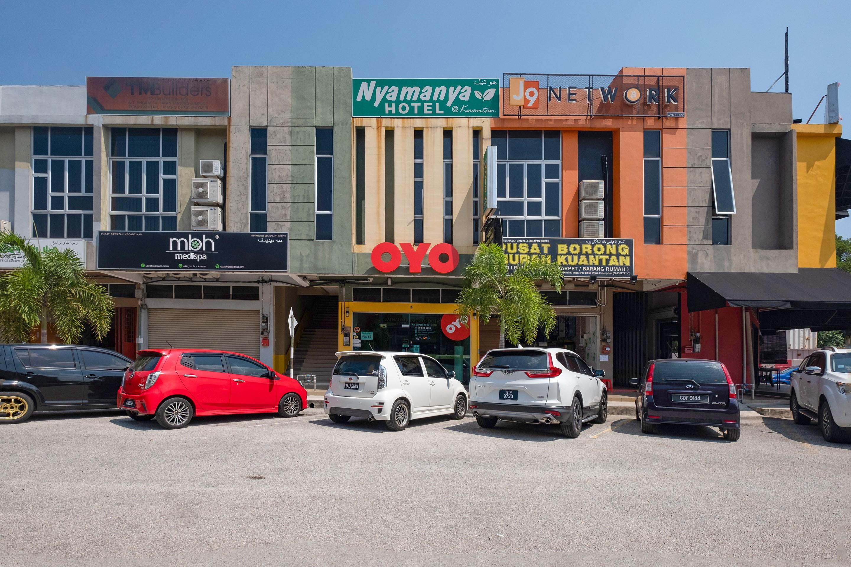 Oyo 89981 Nyamanya Hotel Kuantan Extérieur photo