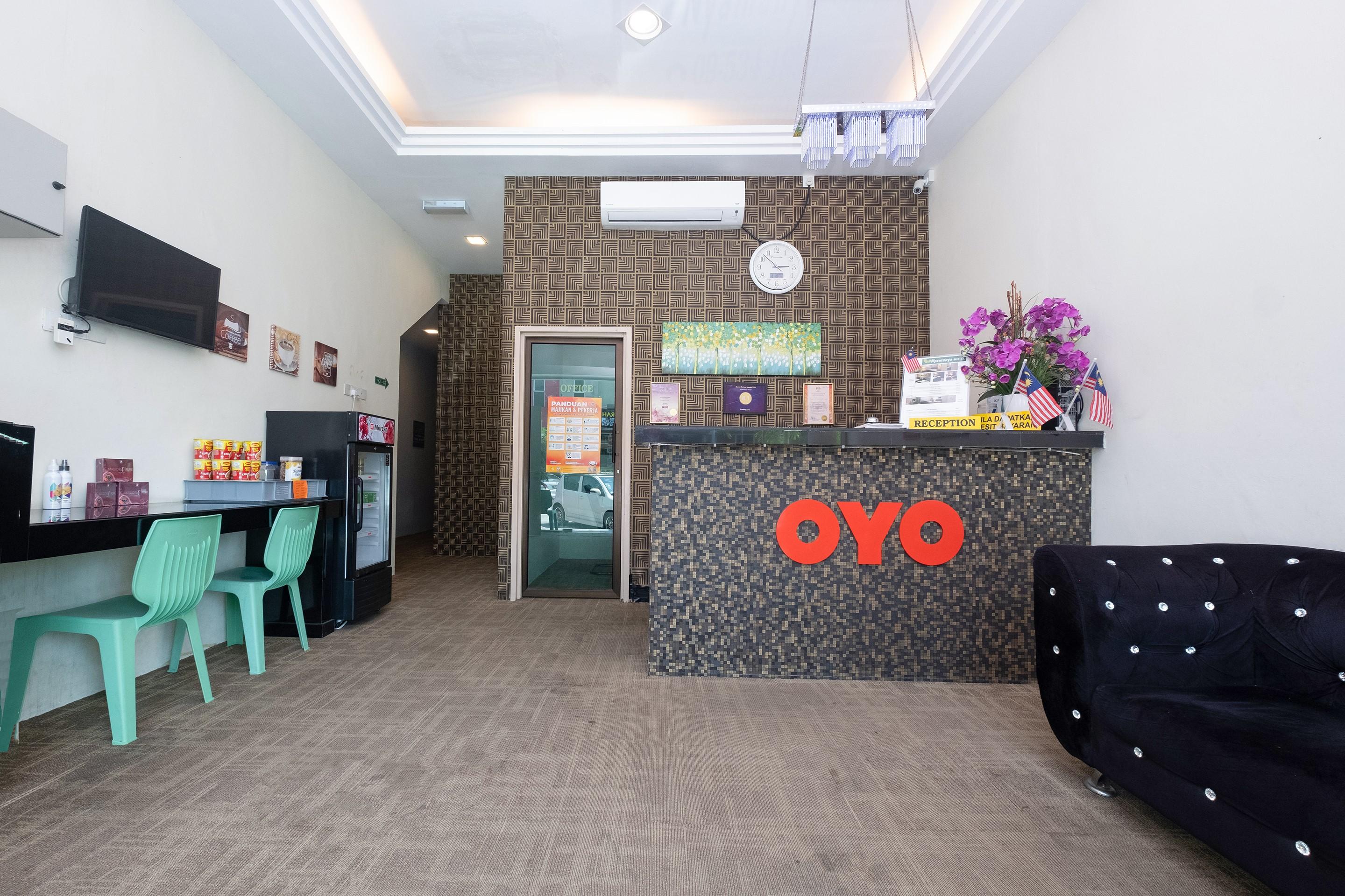 Oyo 89981 Nyamanya Hotel Kuantan Extérieur photo